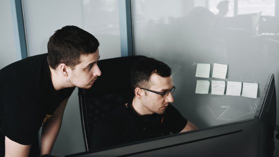 Les hommes représentent jusqu'à 84 salariés de % ayant une formation en TIC.